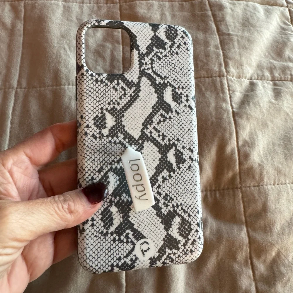 11 pro max snakeskin loopy case with bag